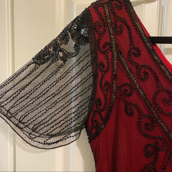 Metme Red & Black 20’s Flapper Dress With Sleeves Halloween Costume - Picture 6 of 8